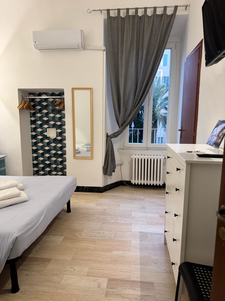 Bed, TV and multimedia, Photo of the whole room, Bedroom, internet, air conditioner