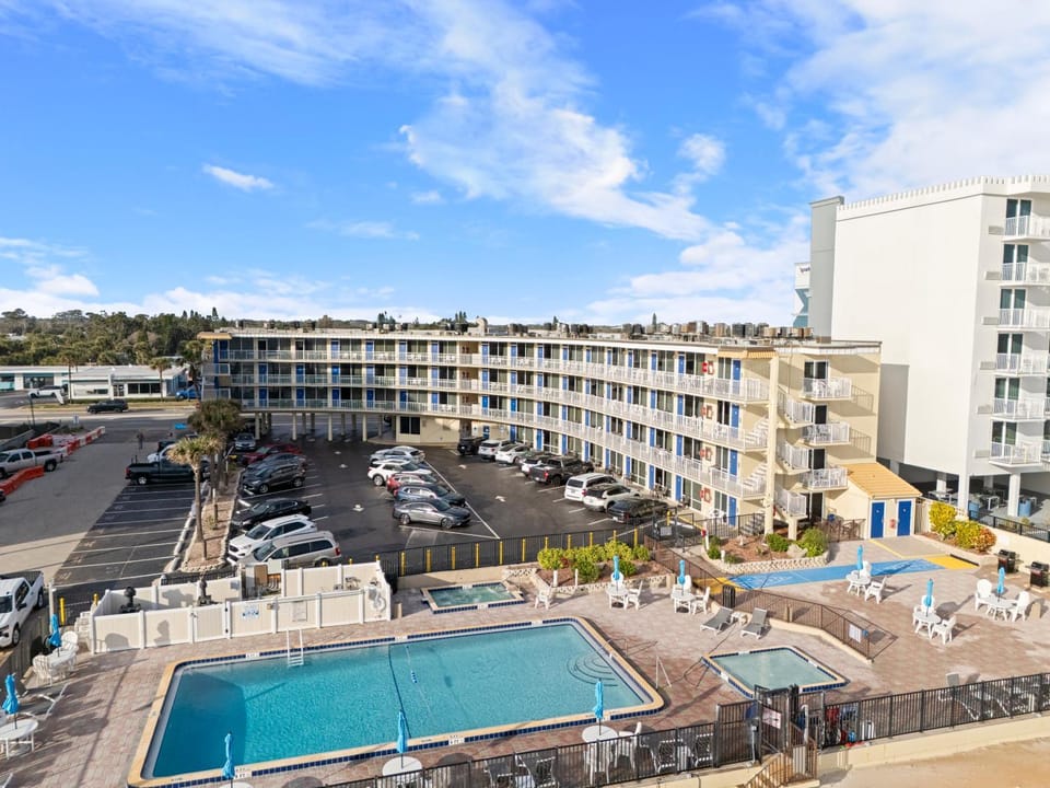 Property building, Swimming pool