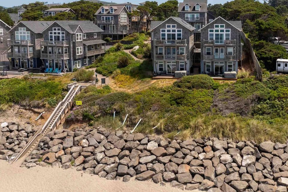 Glimmering Sands House in Lincoln Beach