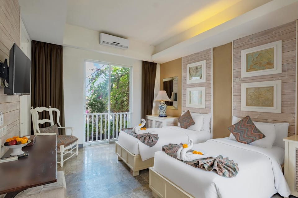 Bed, TV and multimedia, View (from property/room), Balcony/Terrace, Photo of the whole room, Seating area, Bedroom, air conditioner