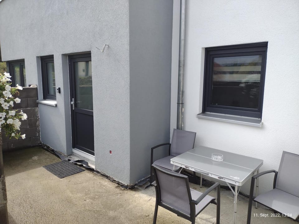 Patio, Facade/entrance