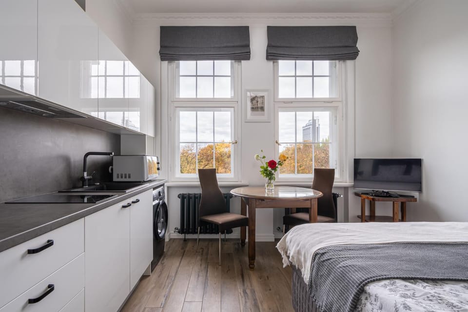 Photo of the whole room, Autumn, Garden view