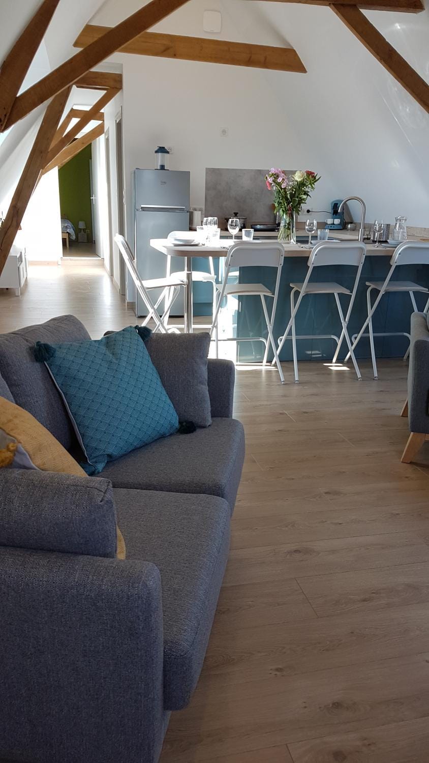 Kitchen or kitchenette, Living room, Seating area, Dining area