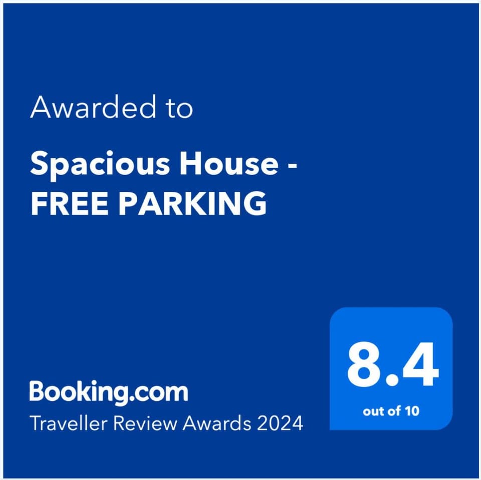 Entire 3 Bedroom House- FREE PARKING House in Liverpool