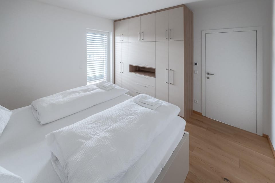 Bed, Balcony/Terrace, Photo of the whole room, Bedroom, towels, wardrobe