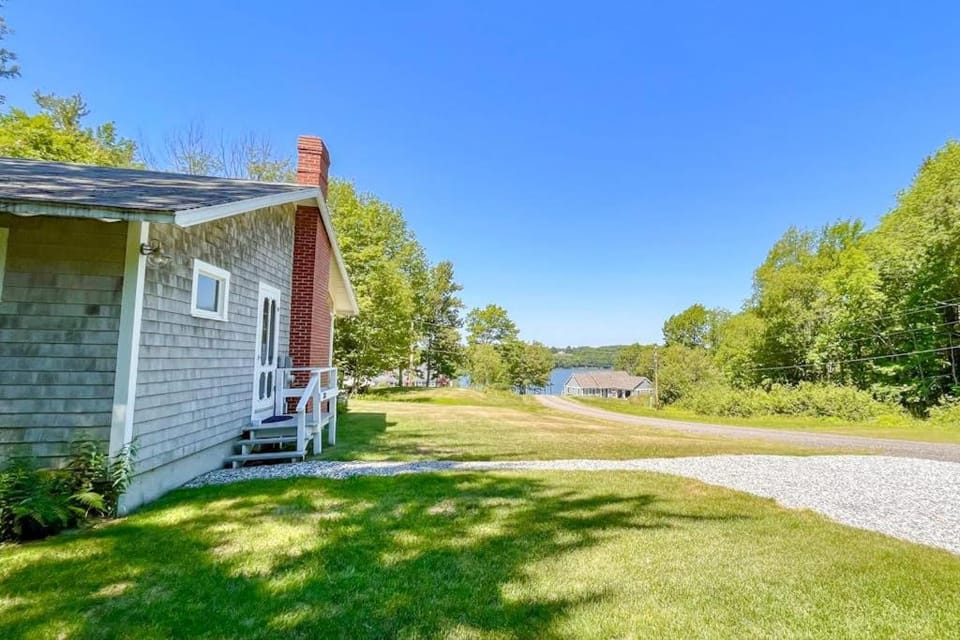 Property building, Day, Natural landscape, Garden, Garden view, Lake view
