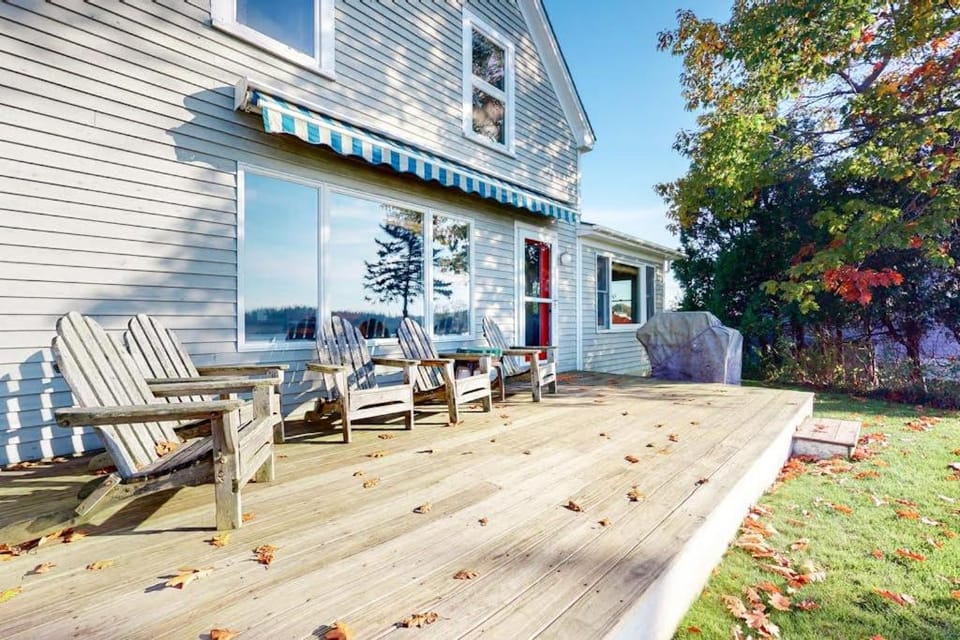 Property building, Patio, Day, Garden