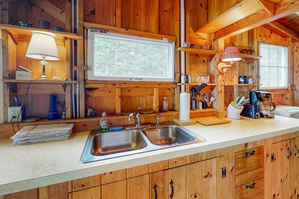 Kitchen or kitchenette, kitchen