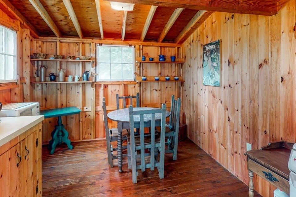 Kitchen or kitchenette, Dining area, kitchen