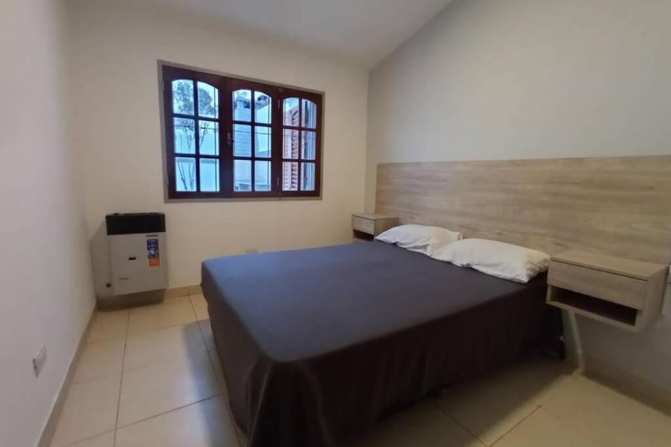 Bed, Photo of the whole room, Bedroom, fireplace, internet