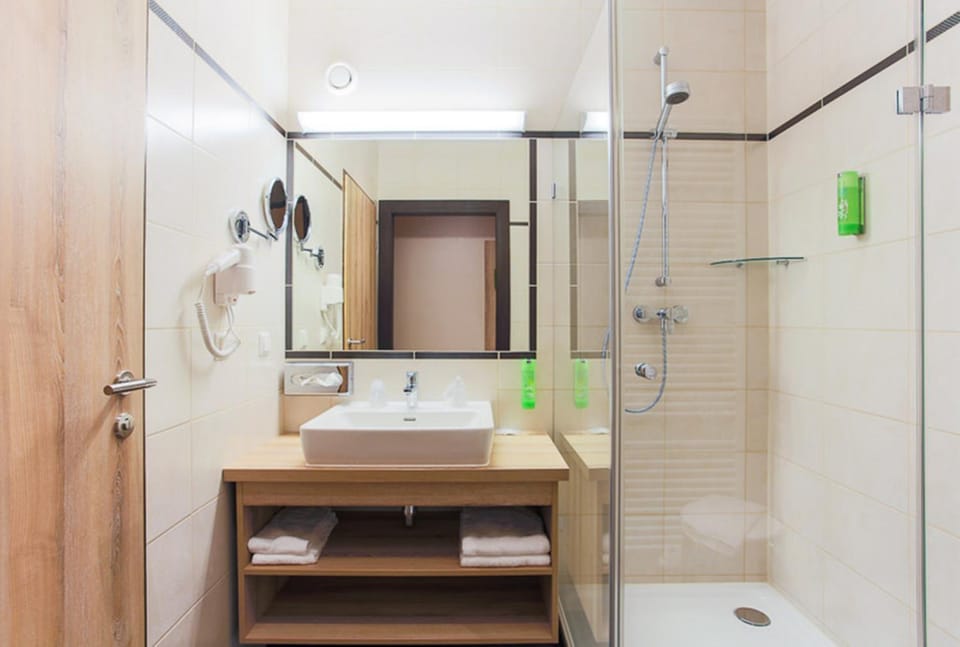 Bathroom, Decorative detail