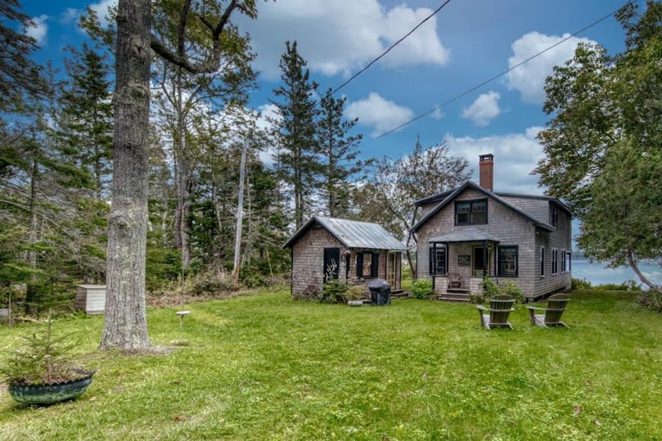 Property building, Day, Natural landscape, Garden