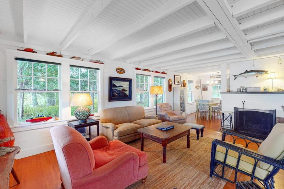 Living room, Seating area