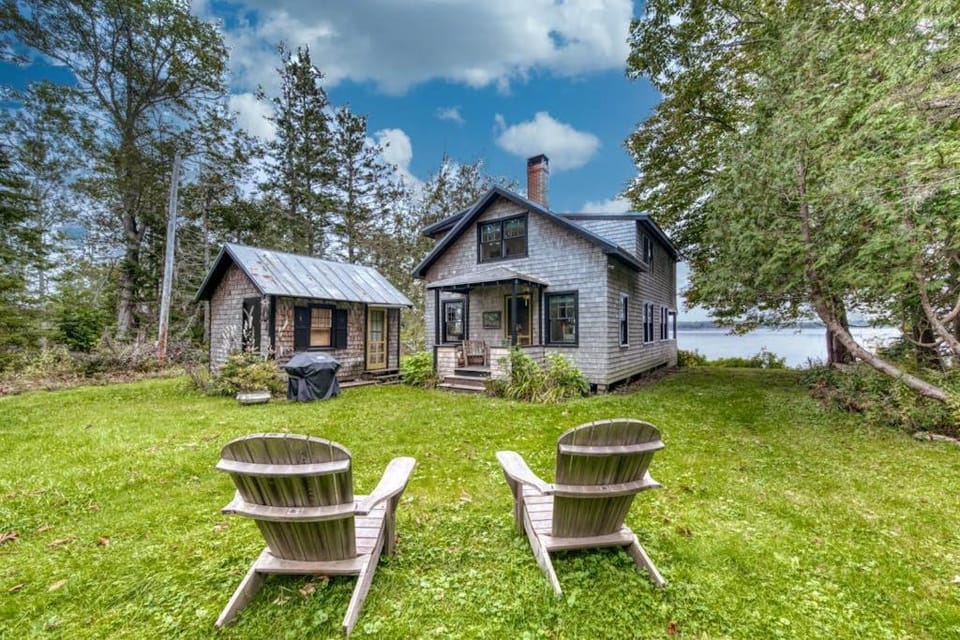 Property building, Patio, Day, Natural landscape, Lake view