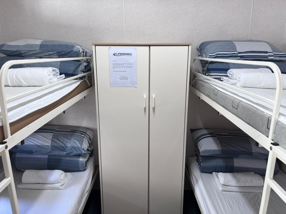 Bedroom, bunk bed