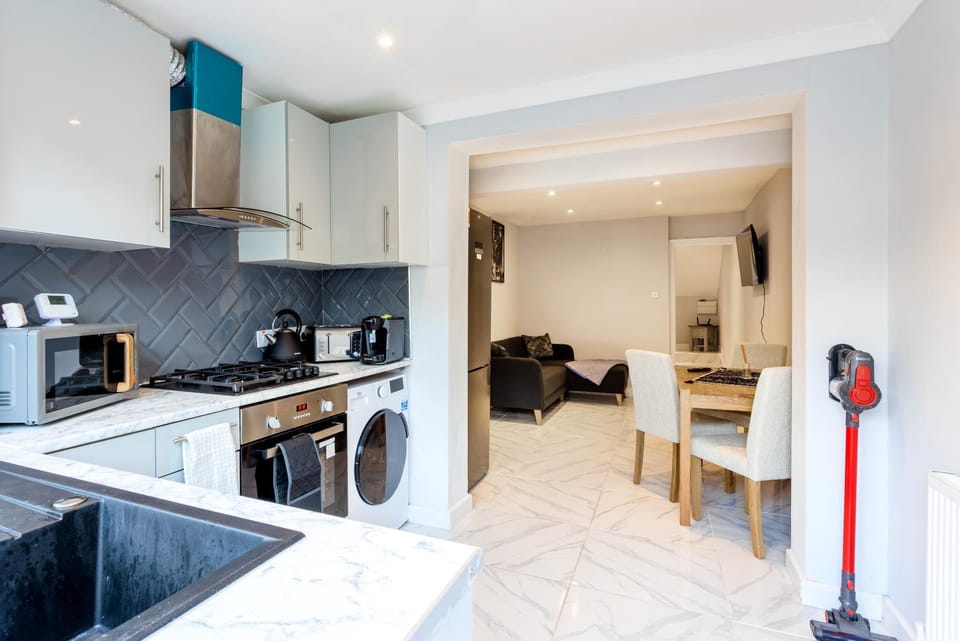 Kitchen or kitchenette, oven, stove