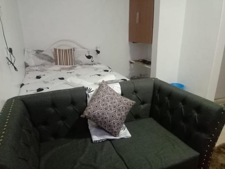 Bed, Living room, Bedroom