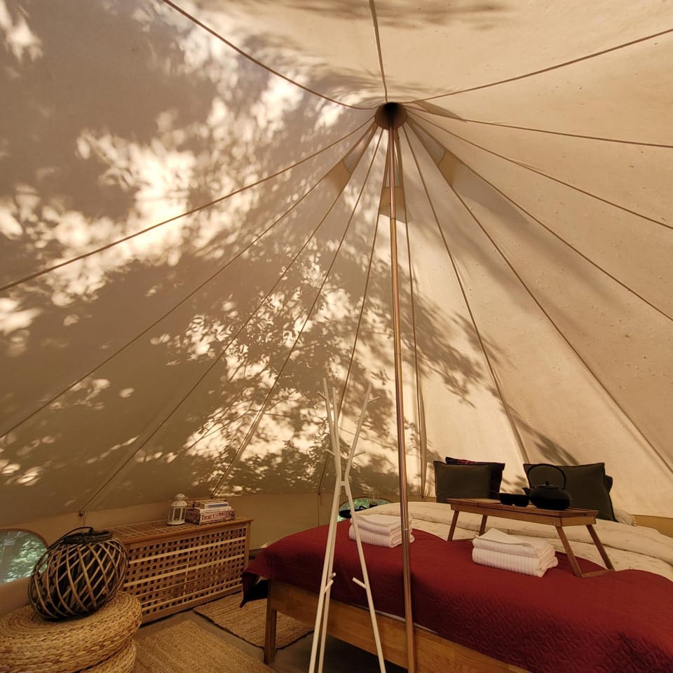 Property building, Bed, Bedroom