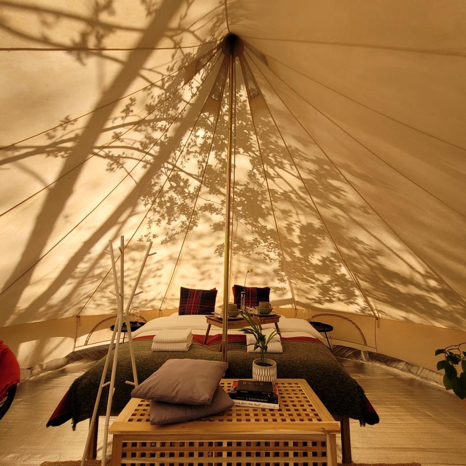 Property building, Bed, Bedroom