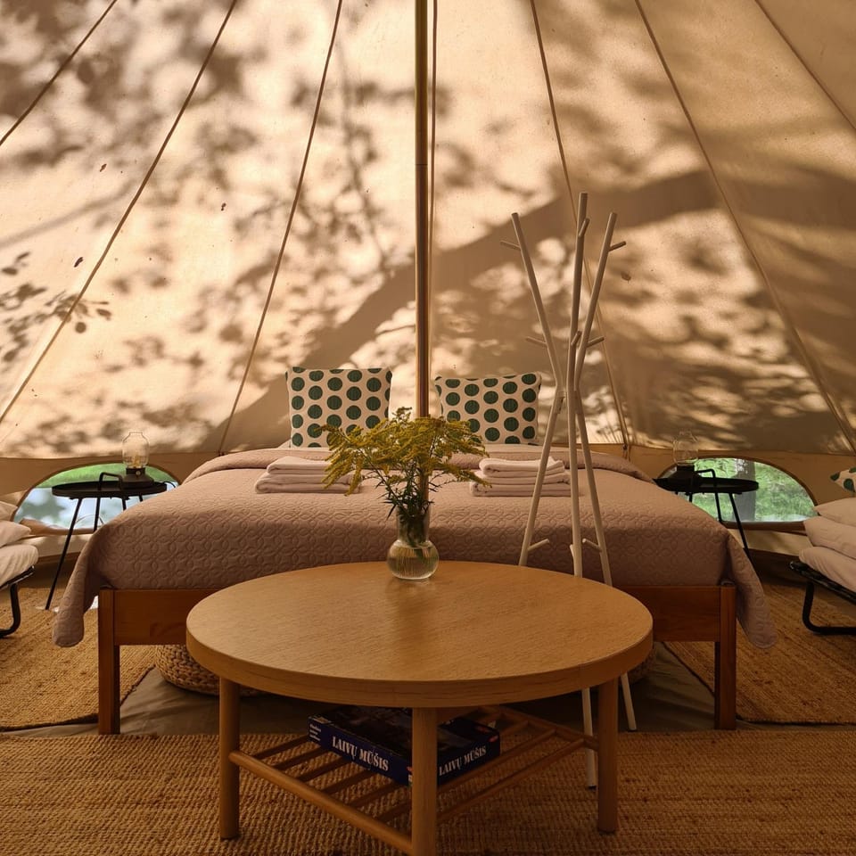 Property building, Bed, Bedroom