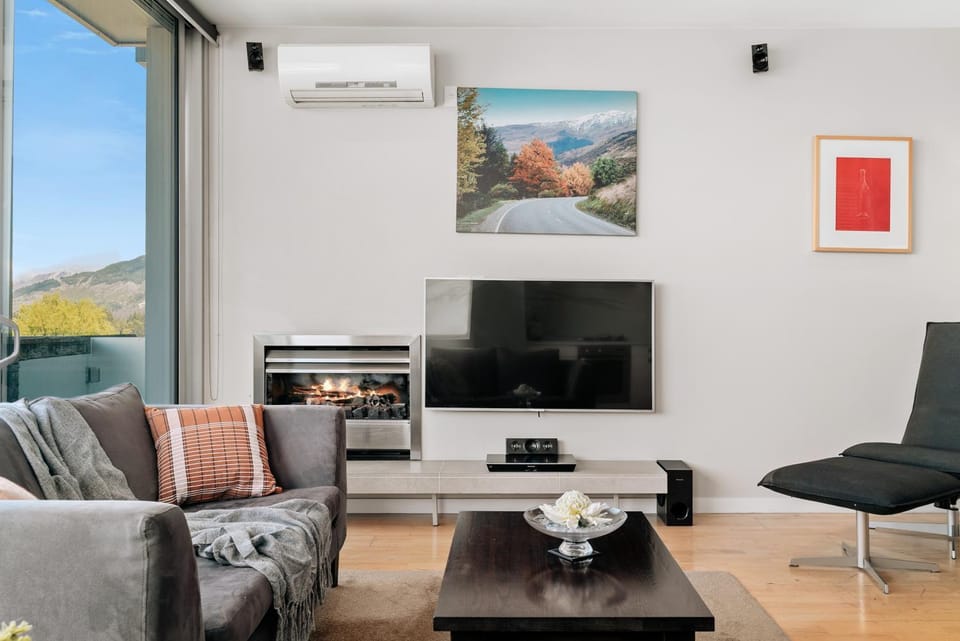 TV and multimedia, Living room, fireplace, air conditioner