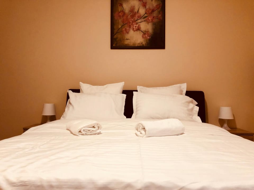 Bed, Photo of the whole room, Decorative detail