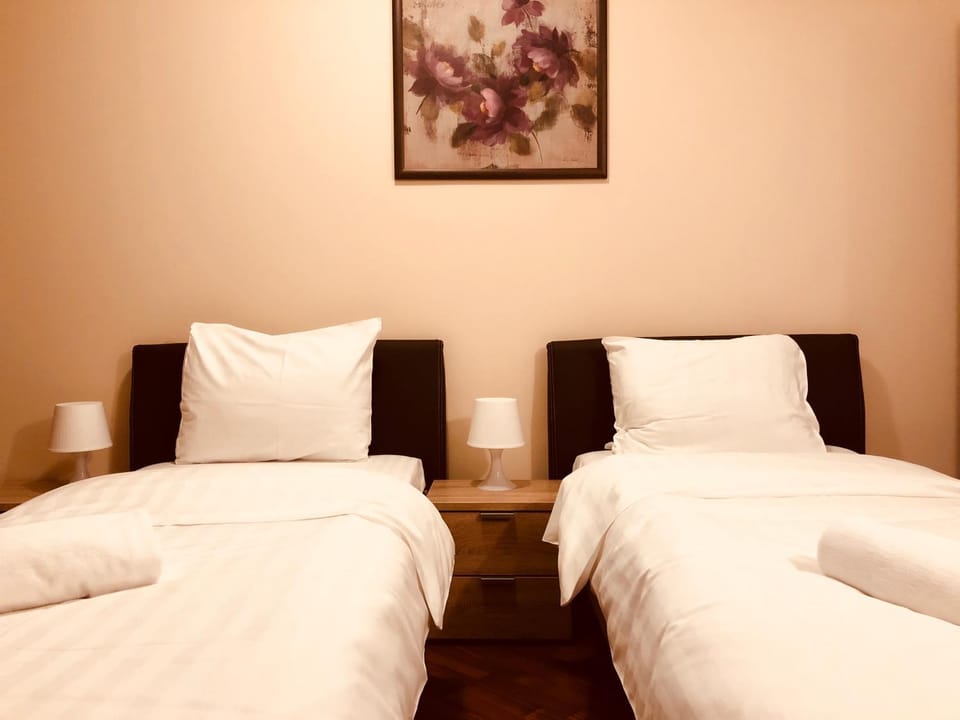 Bed, Photo of the whole room, Decorative detail