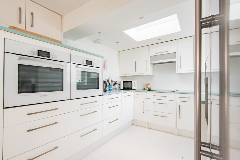 Trafalgar Cottage - Stunning sea view property on beach House in Dover District