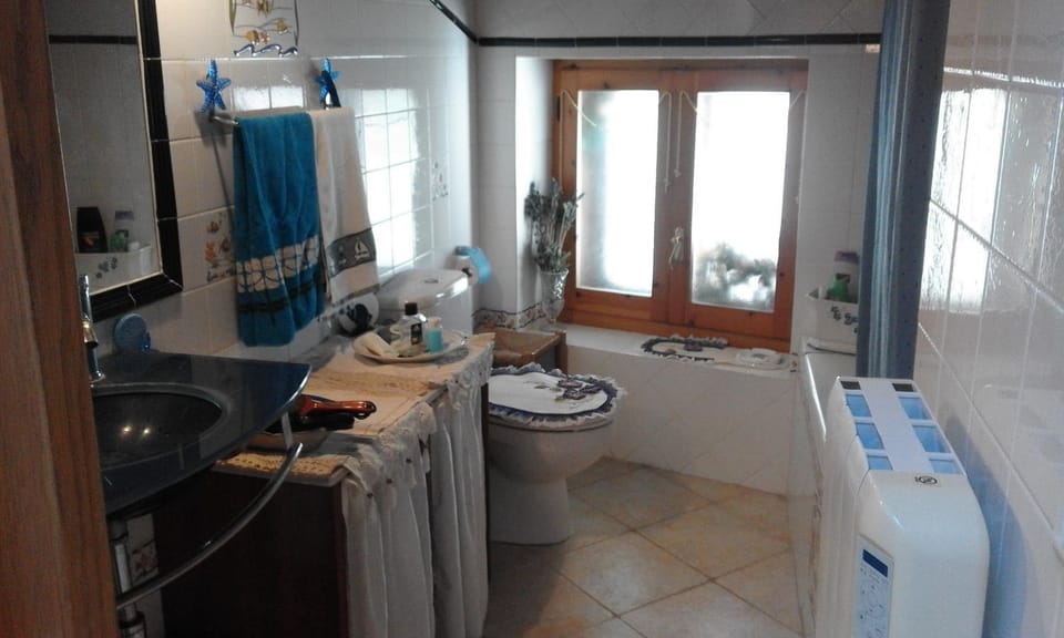 Toilet, towels