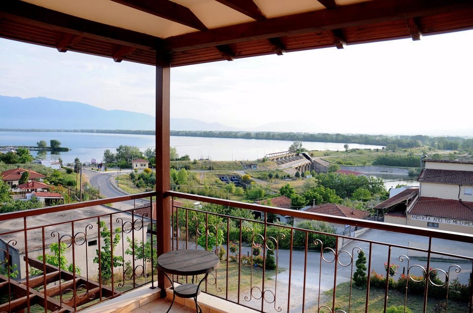 View (from property/room), Balcony/Terrace, Lake view
