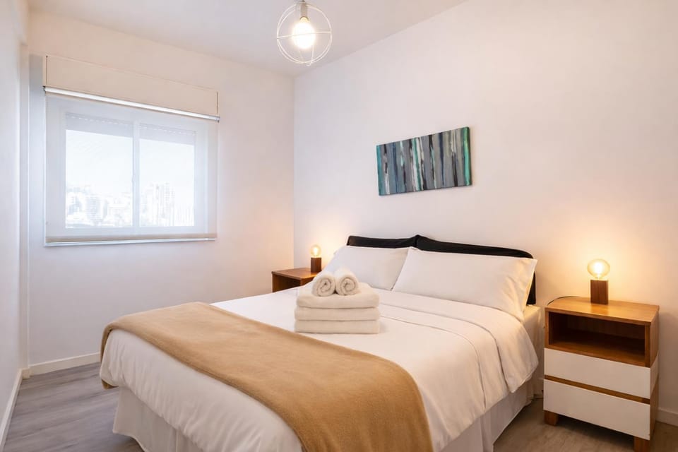 Bed, Bedroom, towels