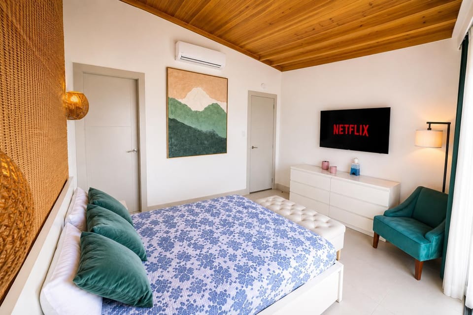 TV and multimedia, Photo of the whole room, Bedroom