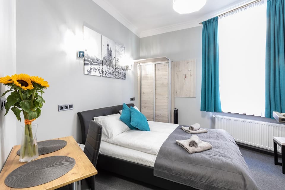 Bed, Living room, wardrobe