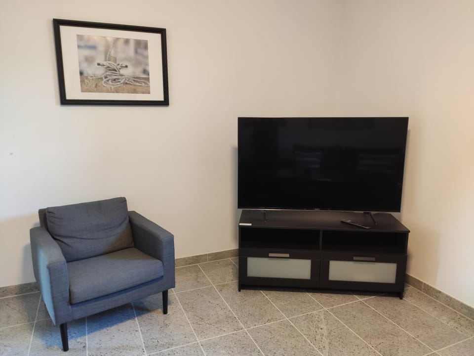 Communal lounge/ TV room, Breakfast