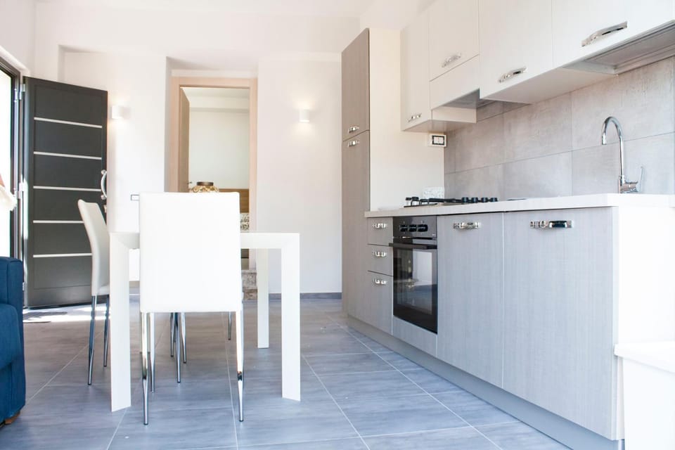 View (from property/room), Kitchen or kitchenette, Dining area, oven