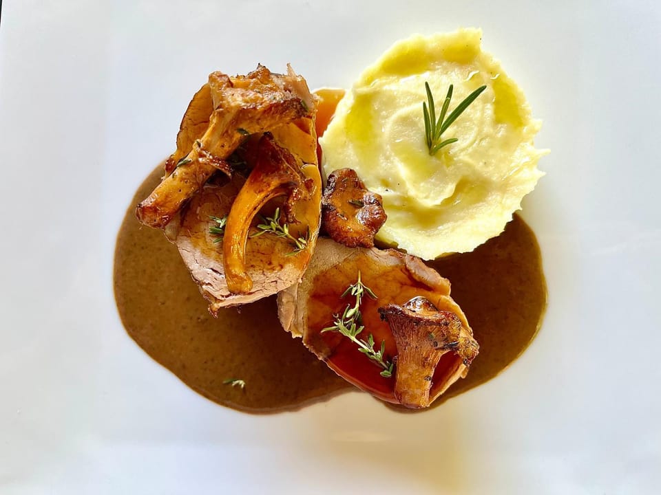 Property building, Restaurant/places to eat, Food, Lunch, Dinner