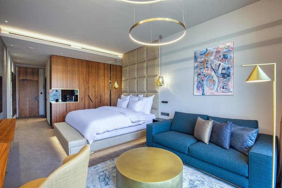 Living room, Photo of the whole room, Seating area, Bedroom