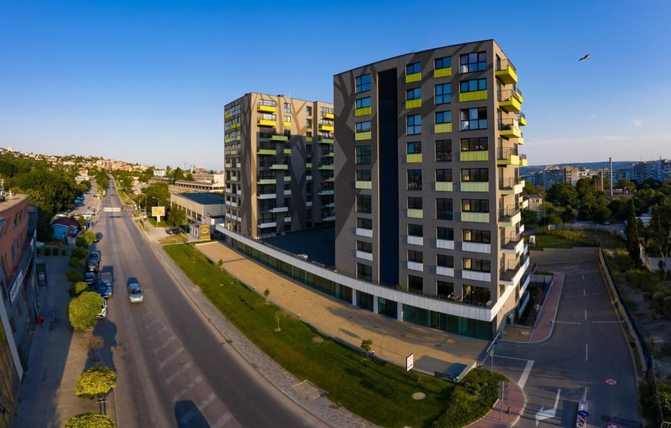 Property building, Street view, Location