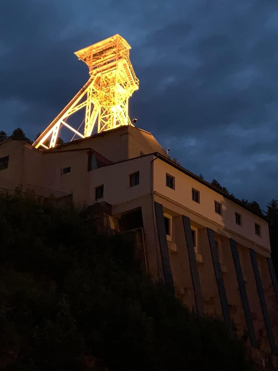 Nearby landmark, Neighbourhood