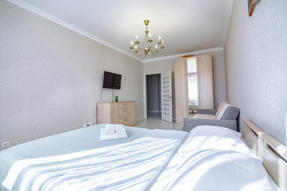 Bed, TV and multimedia, Bedroom