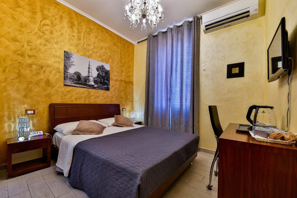 Bed, TV and multimedia, Photo of the whole room, Bedroom, hair dresser, air conditioner
