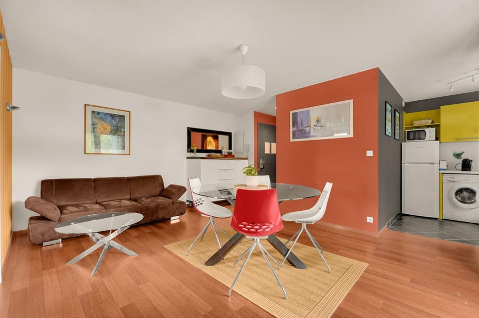 Living room, Dining area, pet friendly