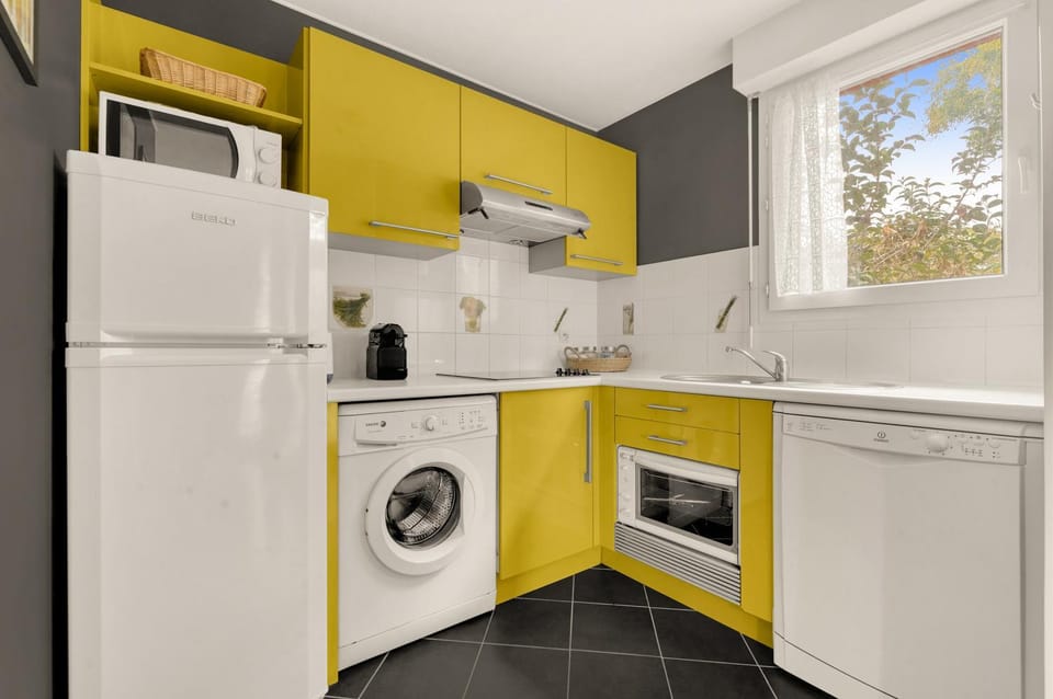 Kitchen or kitchenette, dishwasher, stove, washing machine