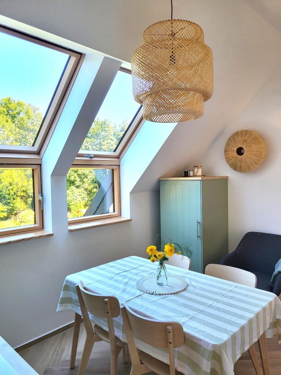 Living room, Seating area, Dining area