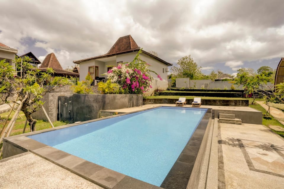Property building, Swimming pool