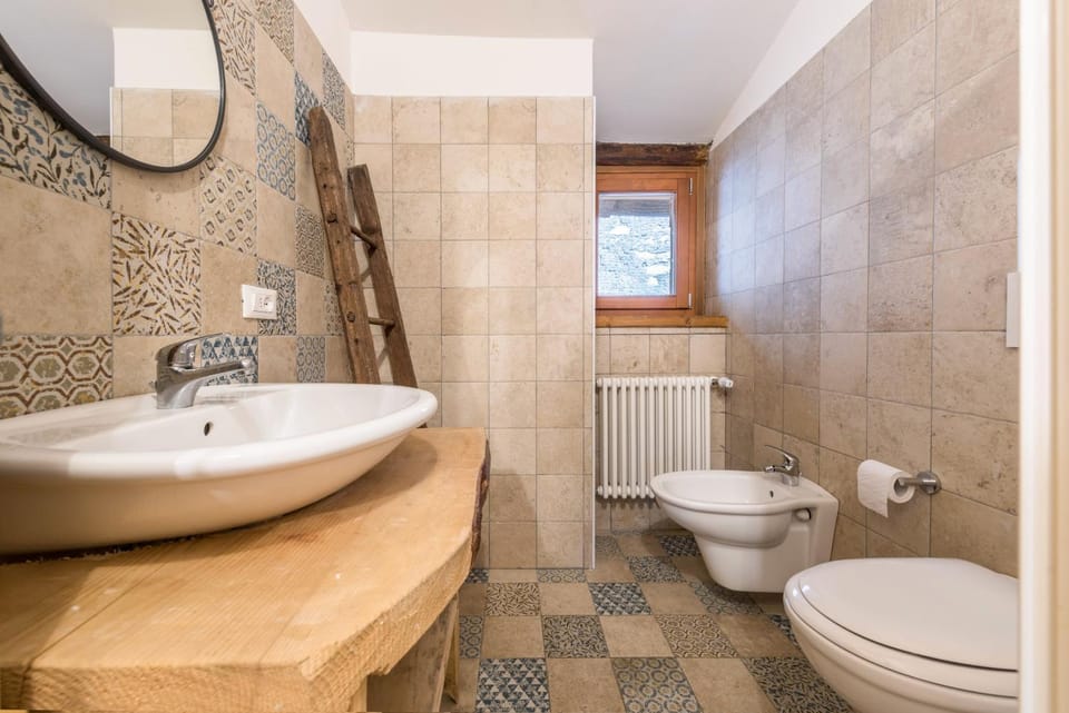 Bathroom, Living room