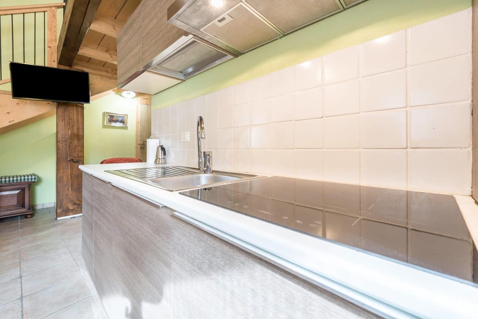 Property building, Kitchen or kitchenette, Living room