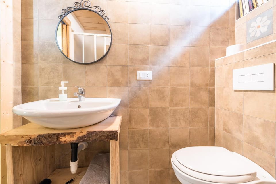 Bathroom, Living room