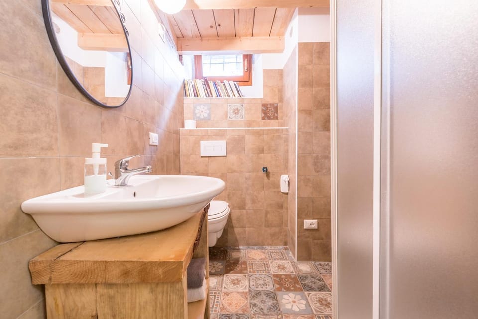 Bathroom, Living room