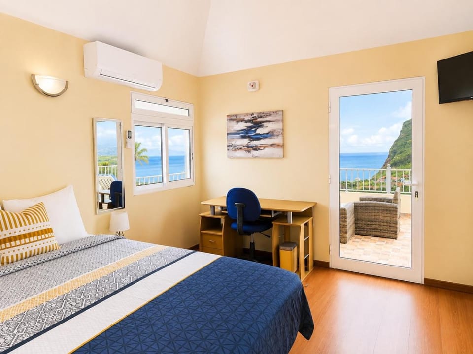Panoramic Ocean View House House in Madeira District